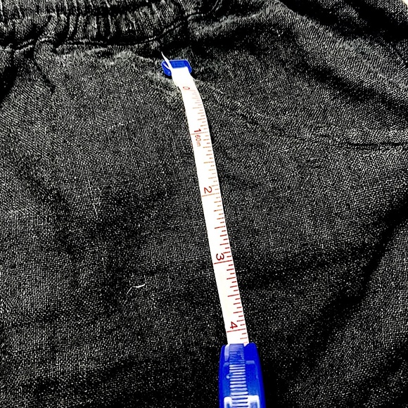 Roxy black beach pants size small 2 back pockets 3 1/2”deep 2 side 4 1/2”deep. - Picture 7 of 8